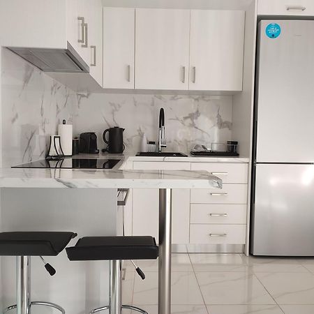 Elegant & Modern Apartment Near To Athens Riviera Piraeus Buitenkant foto